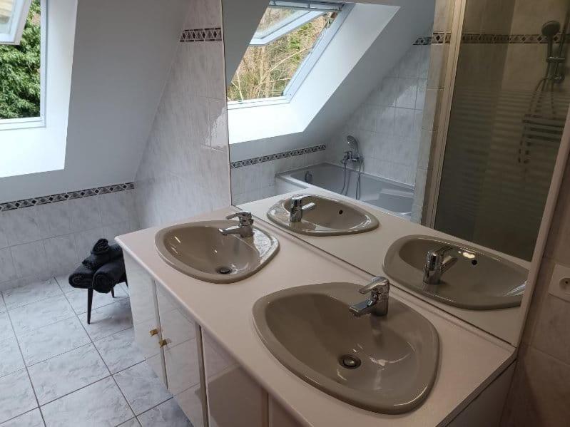 La Fontaine Aux Enfants - Gr5 - Chambre Avec Sdb Privee Abreschviller Bagian luar foto